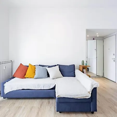 Apartment Host4U - Golfo Aranci, Beautiful Apartment In Milan Mailand
