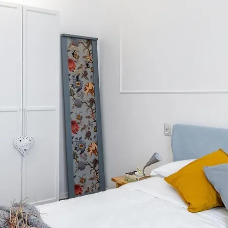 Apartment Host4U - Golfo Aranci, Beautiful Apartment In Milan *